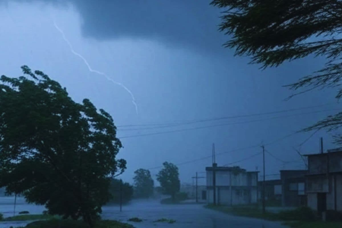 Bihar Monsoon Update: बिहार में 3 से 4 दिनों तक इन जिलों में भयंकर बारिश का चलेगा दौर, तेज हवा के साथ वज्रपात का अलर्ट