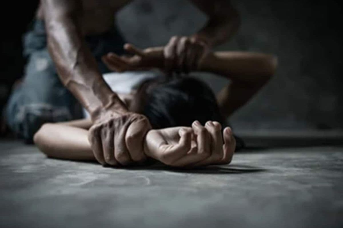 Bihar Crime: फिर एक मासूम बेटी को हैवानों ने बनाया शिकार, होटल की चार दिवारी में दब कर रह गई नाबालिग की चीख