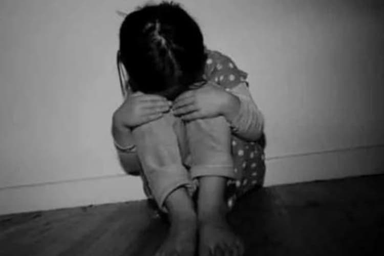 Ranchi Crime News: चाचा बना दरिंदा! साढ़े 3 साल की मासूम के साथ दुष्कर्म, बच्ची रिम्स में इलाजरत