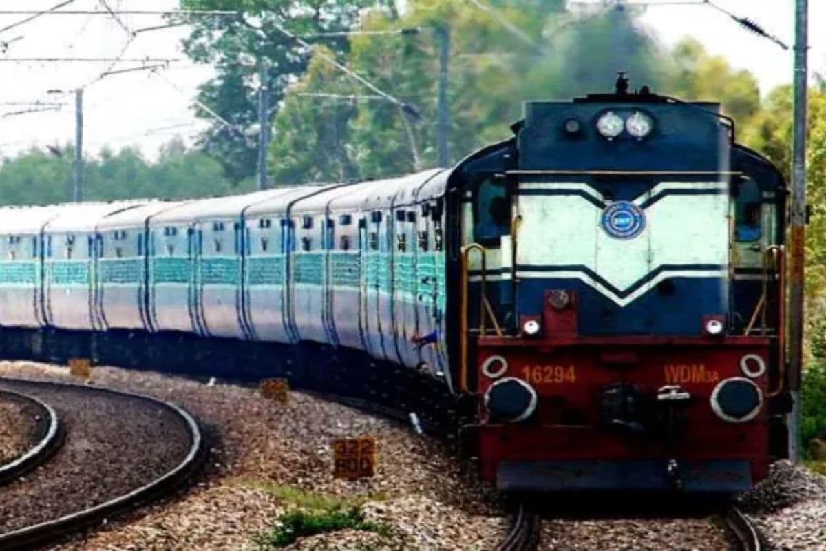Bihar Train News: बिहार से दिल्ली की करनी हो यात्रा तो इन ट्रेनों का लें टिकट, नहीं झेलनी होगी कोई परेशानी !