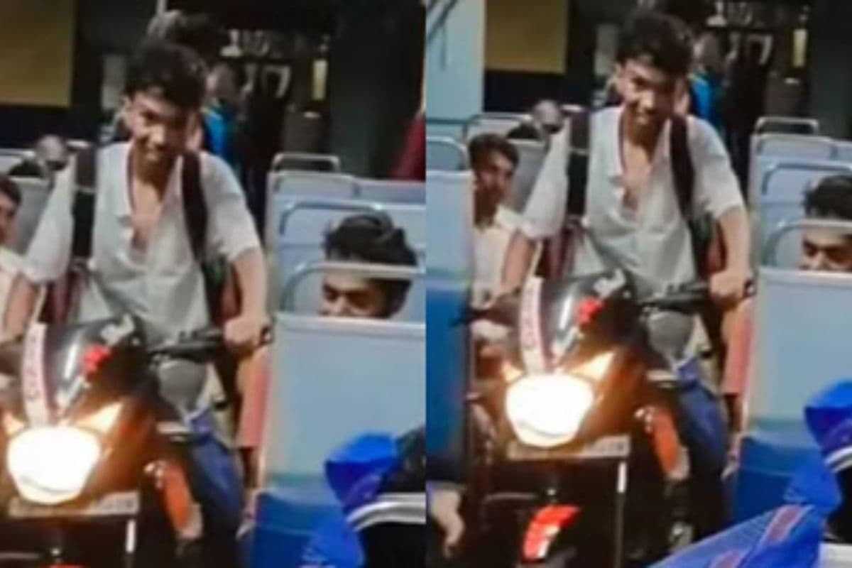 Viral Video Boy doing Bike stunt in Train