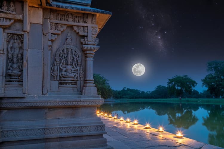 Ashadha Amavasya 2025 : इस दिन के चमत्कारी उपाय बदल सकते हैं आपकी किस्मत