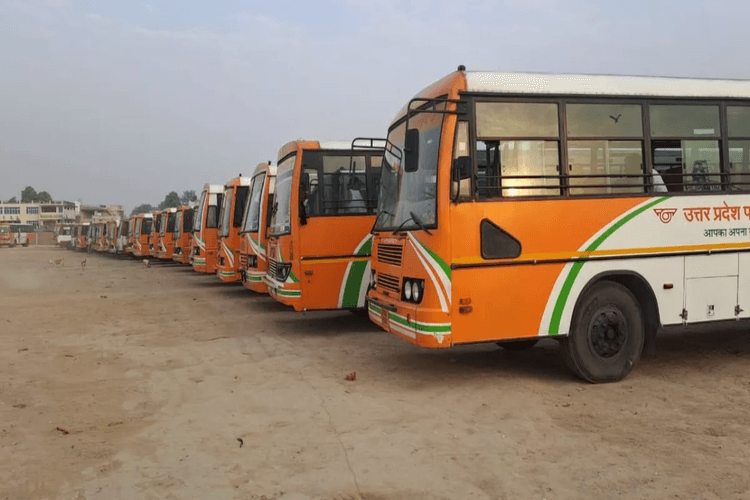 उत्तर प्रदेश रोडवेज की खस्ताहाल व्यवस्था: रोजाना 3,000 बसें खड़ी, यात्रियों को हो रही परेशानी और निगम को करोड़ों का नुकसान