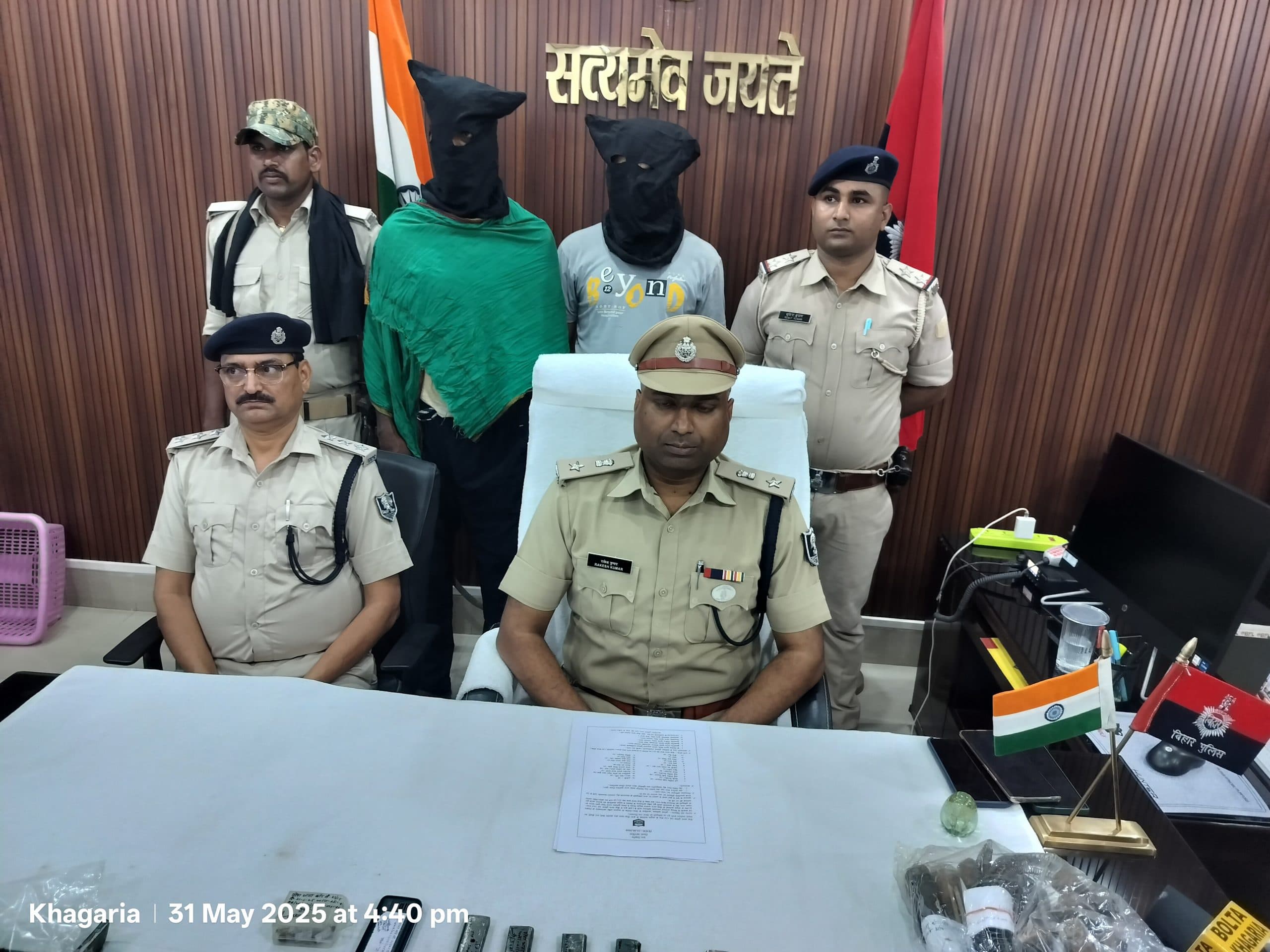 मकई के खेत में मिनीगन फैक्ट्री का हो रहा था संचालन, मुंगेर व गोगरी के दो कारीगर गिरफ्तार