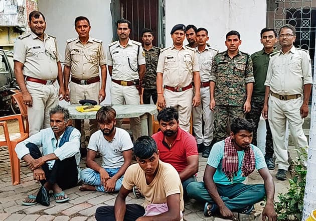 Jehanabad : पांच नशेड़ियों को उत्पाद पुलिस ने किया गिरफ्तार