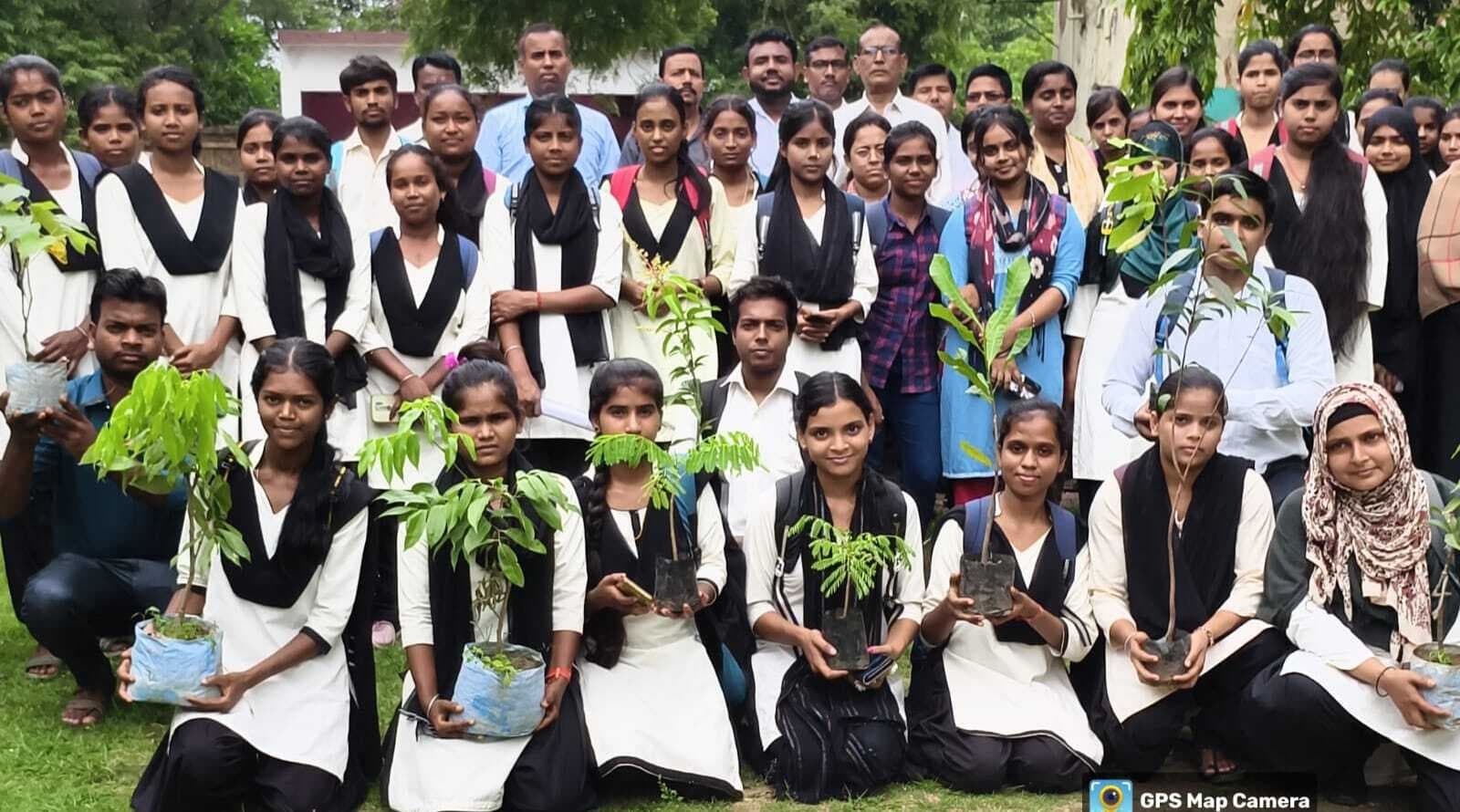 Dhanbad News: बीएसके कॉलेज में तंबाकू निषेध दिवस पर संगोष्ठी, पौधरोपण