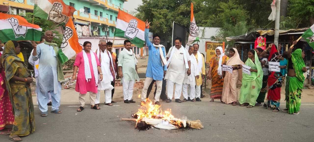 दुष्कर्म के आरोपित को फांसी देने की उठायी मांग