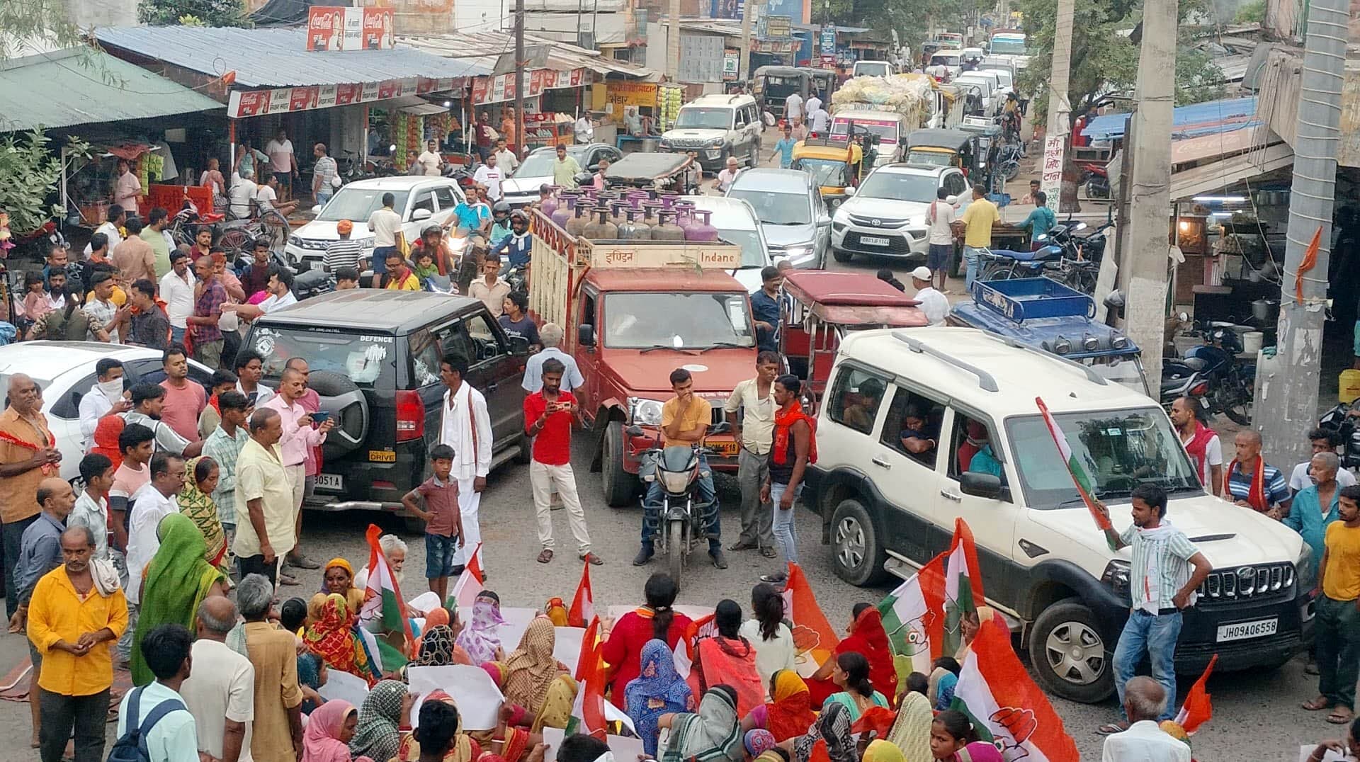 सीएम नीतीश का फूंका पुतला, कांग्रेस बोली- बिहार में बेटियां सुरक्षित नहीं