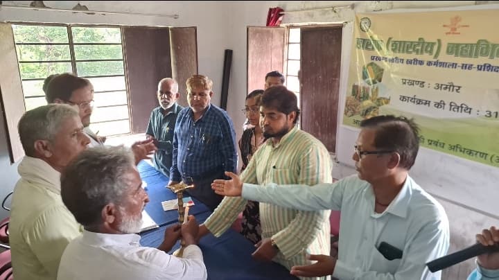 खरीफ शारदीय महाभियान को ले प्रखंड में दिया प्रशिक्षण