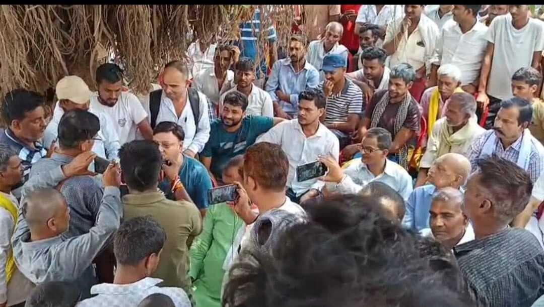 इंडस्ट्रियल पार्क बनाने के खिलाफ किसान-मजदूरों ने प्रदर्शन किया