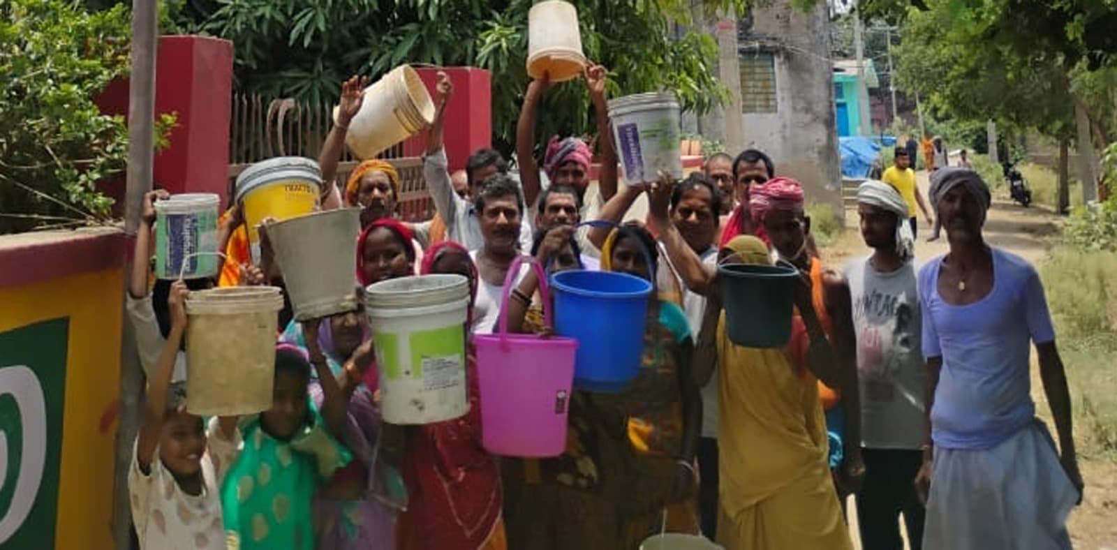 मनेर में सराय में पेयजल के लिए हाहाकार