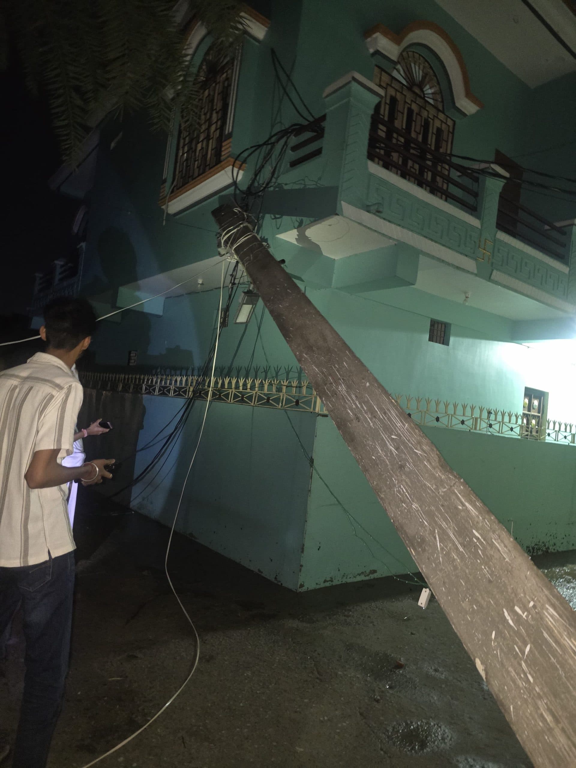 Madhubani : आंधी तूफान के कारण बिजली आपूर्ति चरमरायी