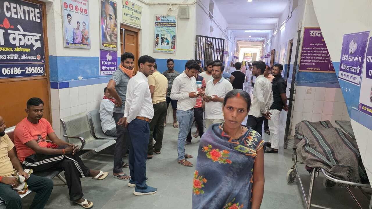 बिजली के खंभे में दौड़ रही करेंट की चपेट में आया युवक, अस्पताल पहुंचने के पहले तोड़ा दम