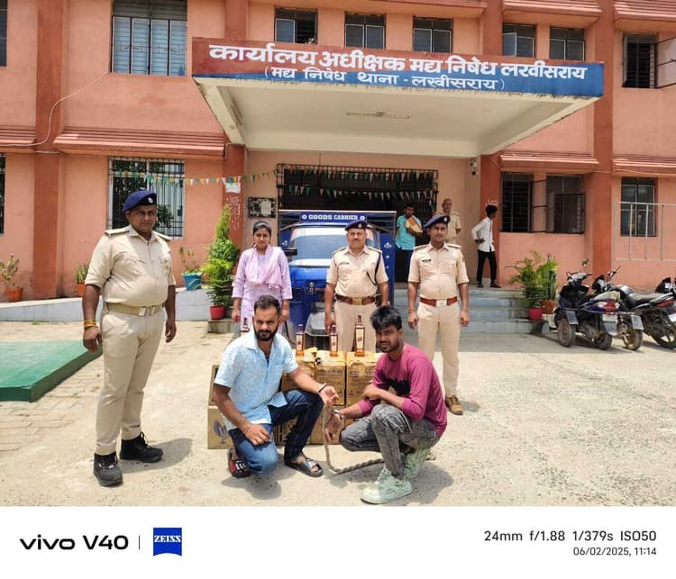 शराब के साथ पांच तस्करों को किया गिरफ्तार