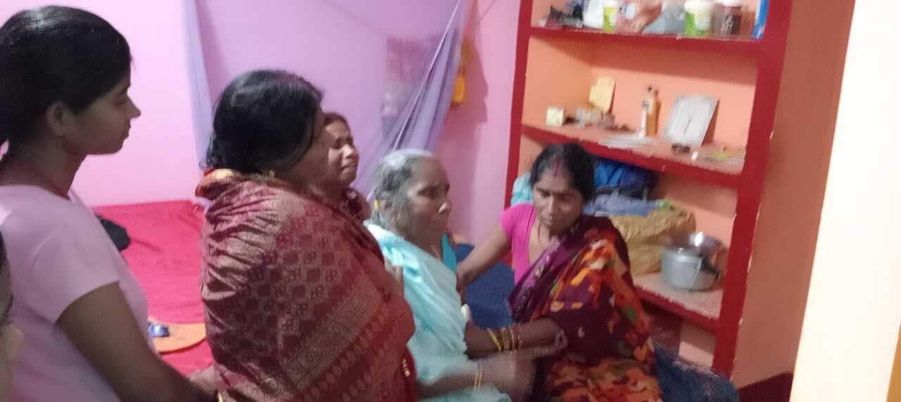 एनएच 106 पर कार के धक्के से वृद्ध महिला की हुई मौत