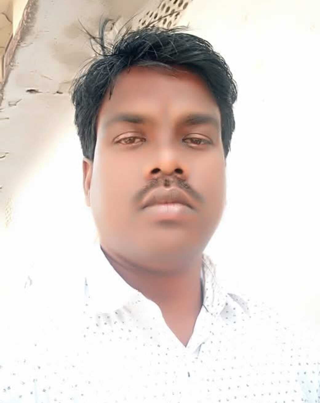 पोड़ैयाहाट में सीएसपी में लूटपाट के दौरान पूर्व मुखिया को मारी गोली, मौत