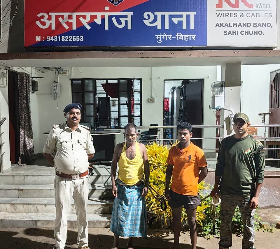 आरोपी को गिरफ्तार करने गयी पुलिस टीम पर पथराव, पिता-पुत्र गिरफ्तार