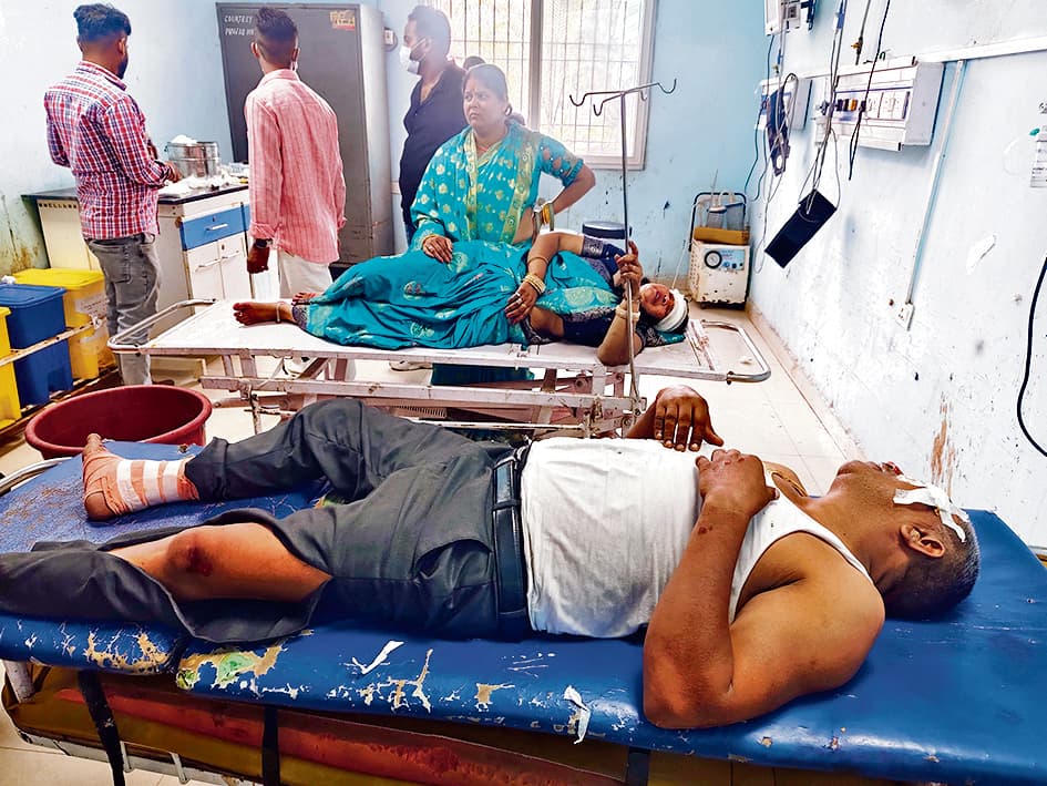 Ara News : सड़क हादसे में बाइक सवार दंपती जख्मी, पटना रेफर