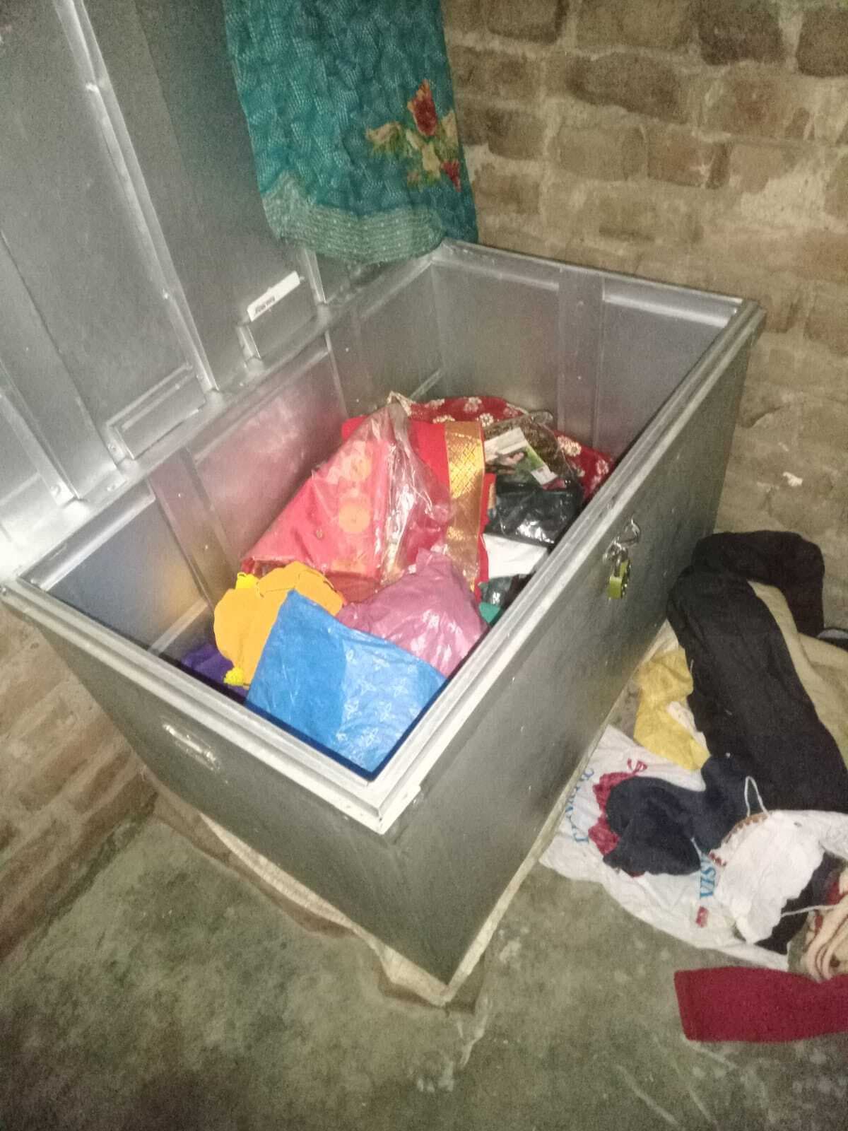 छह लाख के गहने, बर्तन समेत नकद 10 हजार रुपये की चोरी