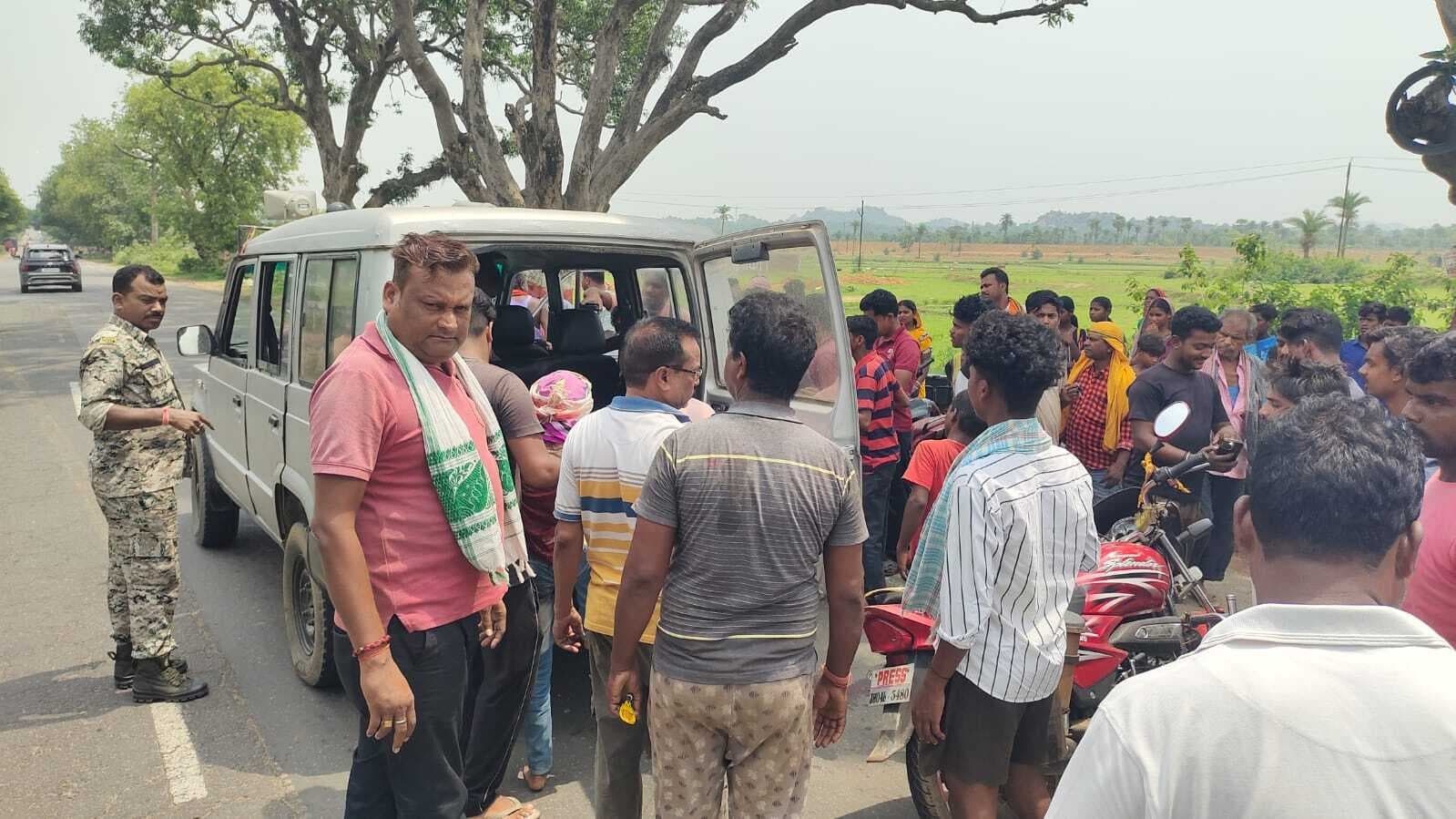हादसा : मोटरसाइकिल व अज्ञात वाहन की टक्कर में पिता-पुत्र घायल