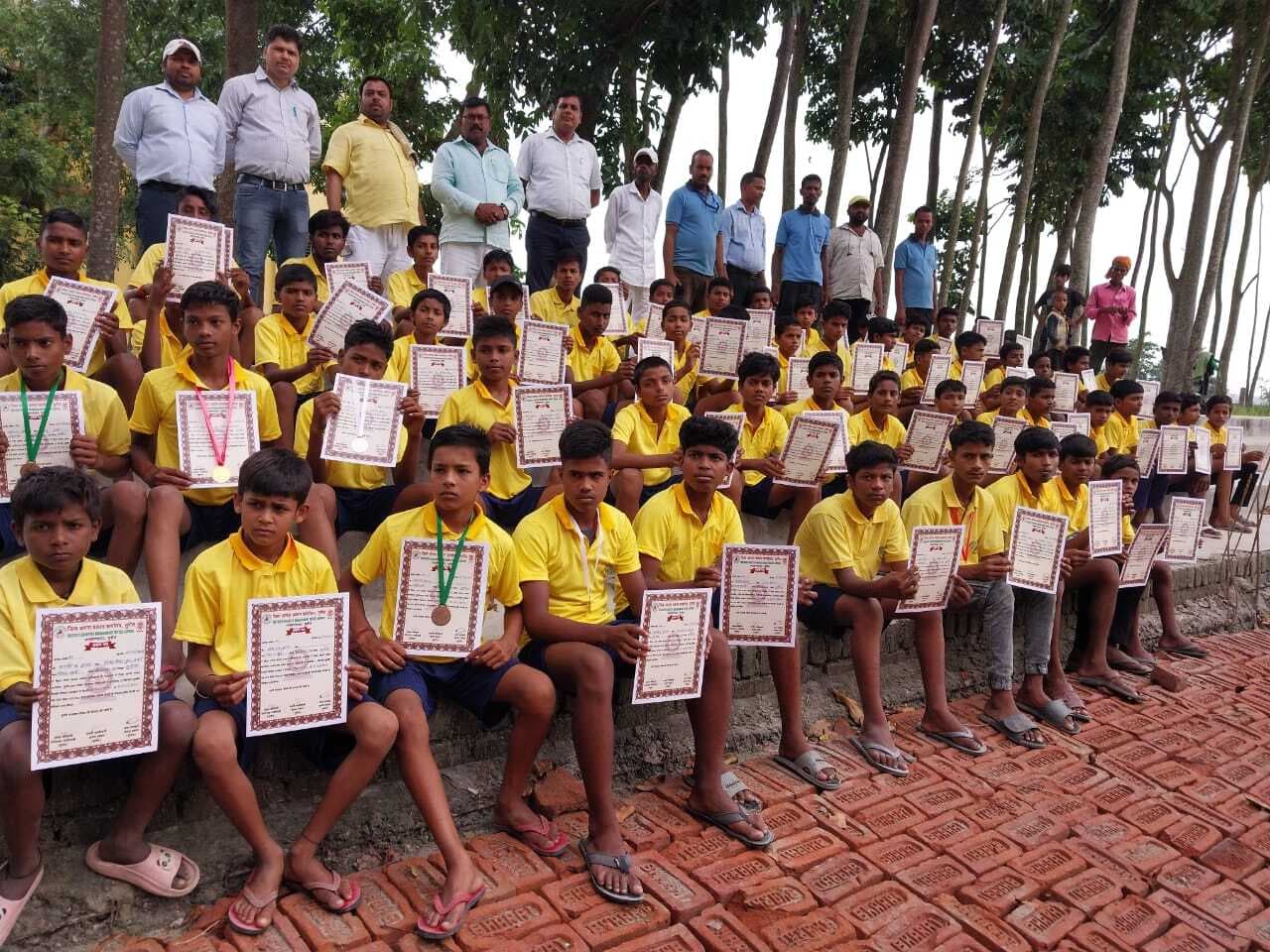 सुरक्षित तैराकी प्रशिक्षण पूरा करने पर 70 बच्चे हुए सम्मानित