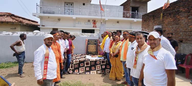 विधायक ने पीसीसी पथ का शिलान्यास किया