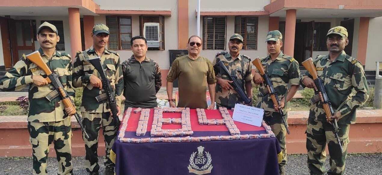 फेंसिडिल कफ सिरप की 157 बोतलें व नौ मवेशी जब्त