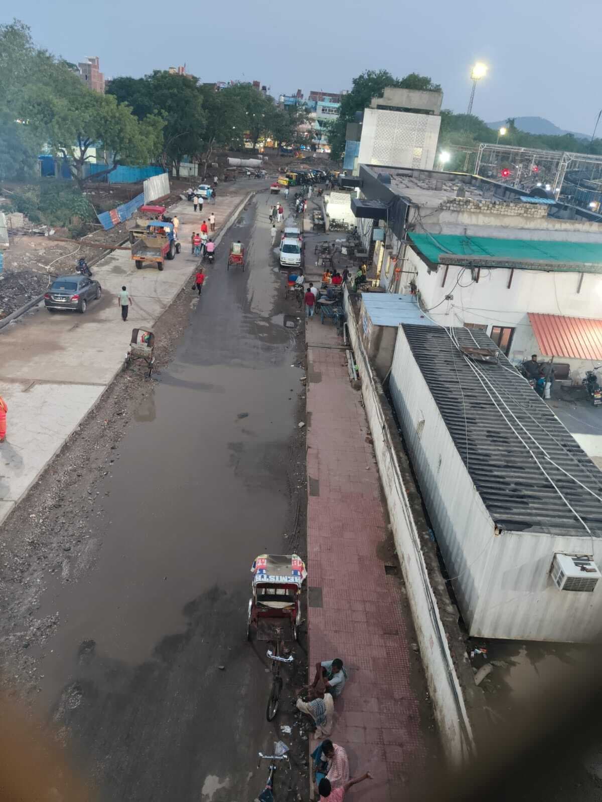 हल्की बारिश में गया जंक्शन पर पानी-पानी, यात्री हुए परेशान