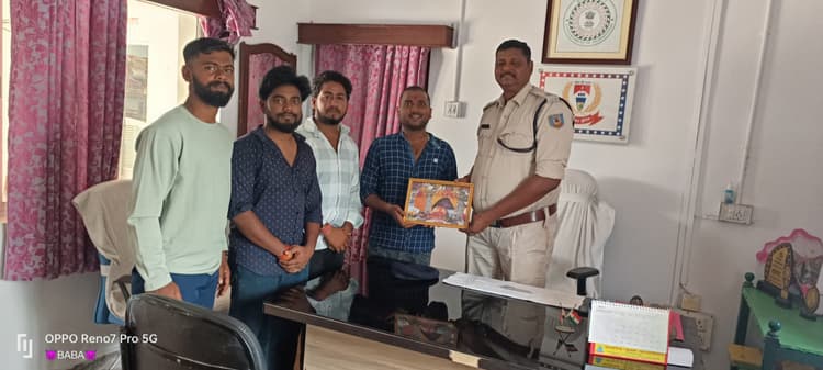 अभाविप के संयोजक ने थाना प्रभारी का किया स्वागत