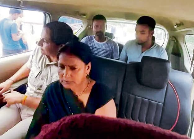 विवाहिता की हत्या कर शव को जलाया, पति, देवर और सास गिरफ्तार