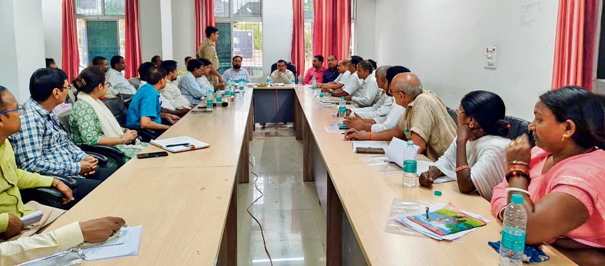 कतरीसराय में बीस सूत्री बैठक संपन्न, विधायक ने विकास कार्यों में लापरवाही पर जतायी नाराजगी