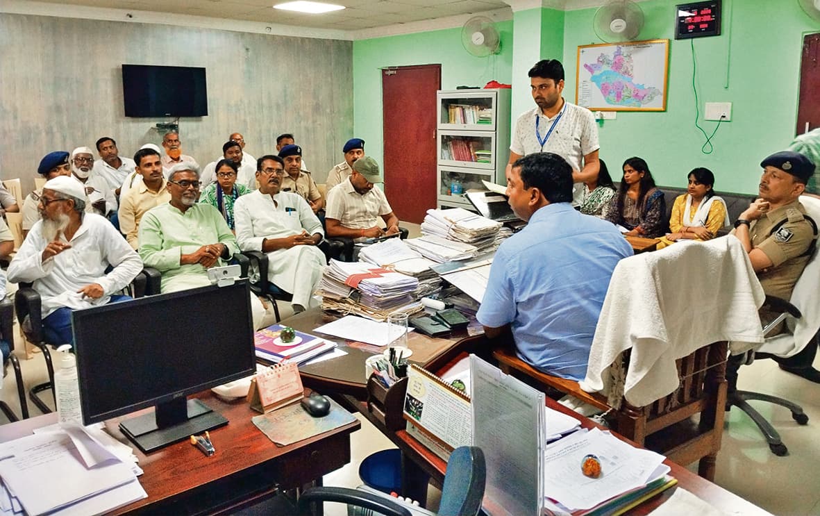 Hajipur News : बकरीद के मौके पर क्षेत्र में घूमते रहें पदाधिकारी व थानाध्यक्ष : एसडीओ