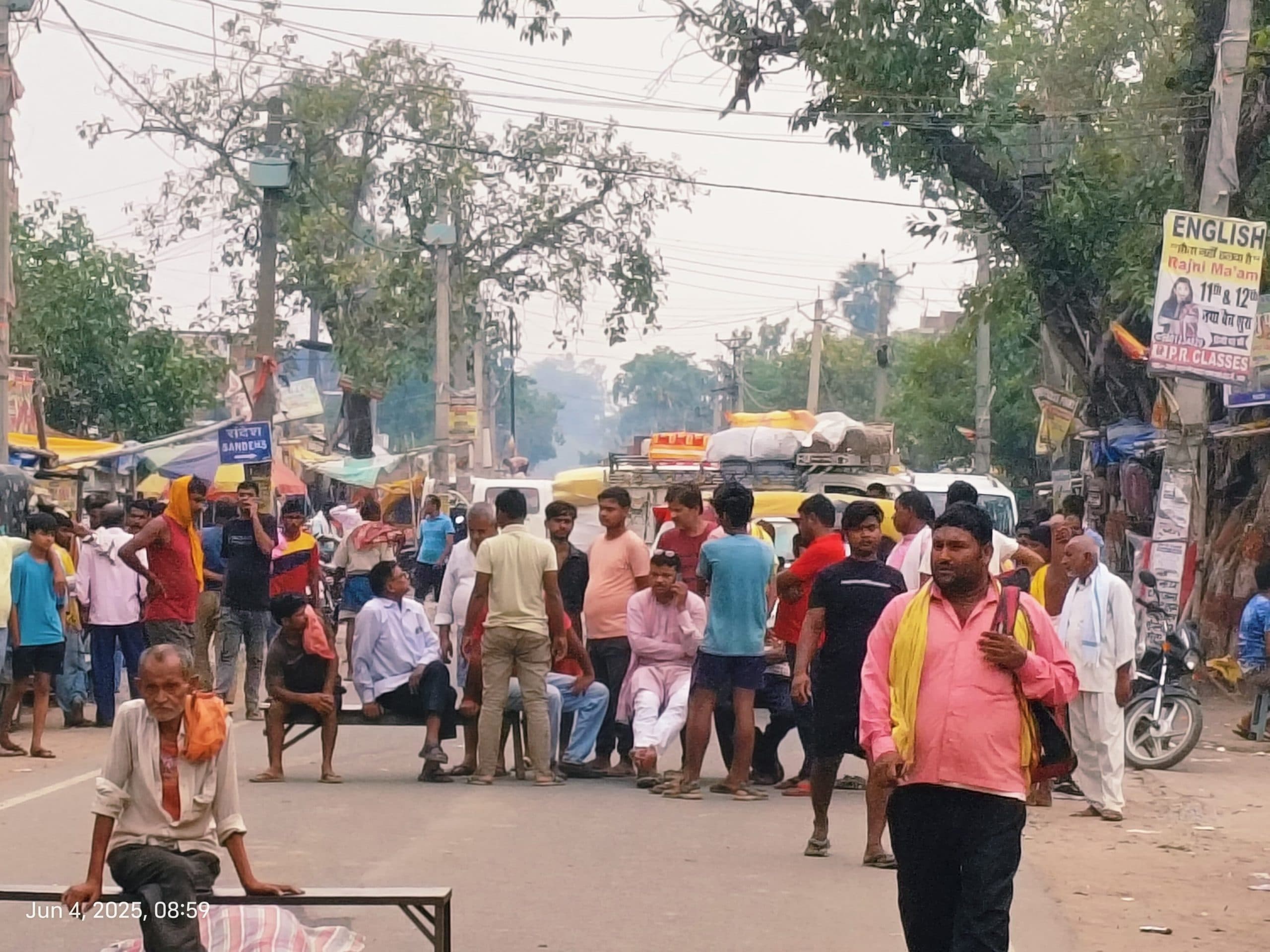 ट्रक ने समोसा दुकानदार को रौंदा, मौके पर मौत