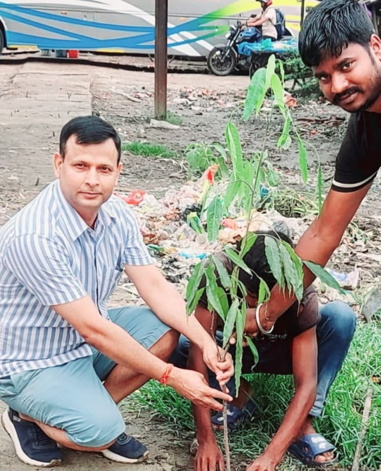 पर्यावरण दिवस की पूर्व संध्या पर किया पौधरोपण