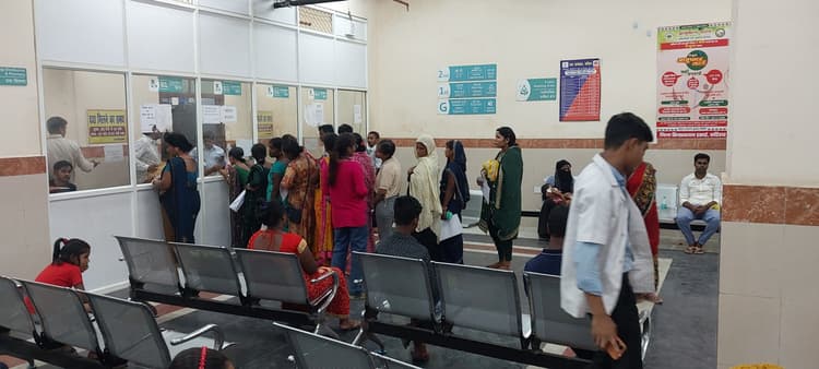 ओपीडी में 238 तरह की दवा उपलब्ध फिर भी बाहर से खरीद रहे मरीज