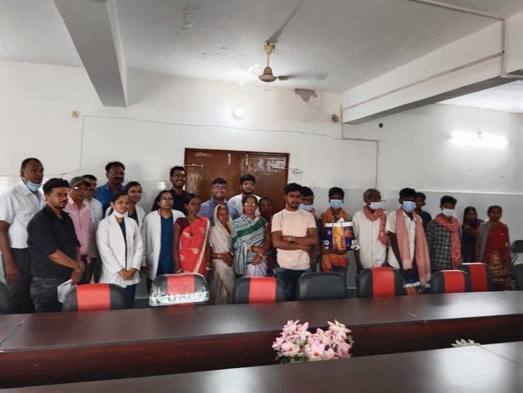 देवीपुर : टीबी मरीजों में पोषण पोटली का किया वितरण