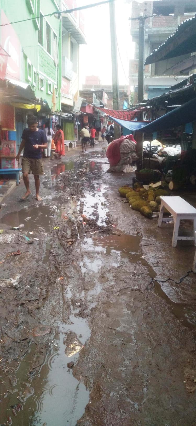 बारिश से प्रशासन के सफाई व्यवस्था की खुली पोल