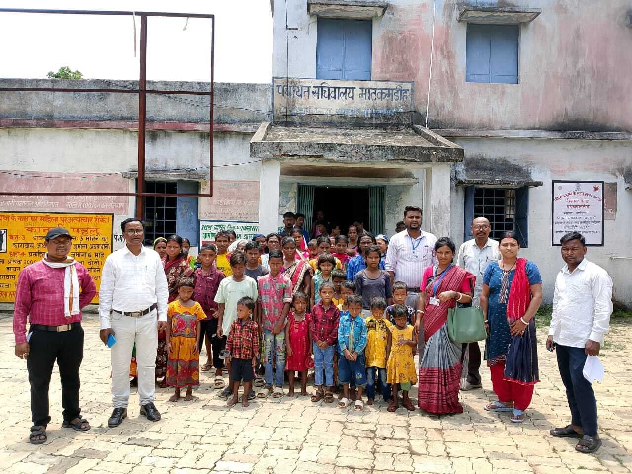 Seraikela Kharsawan News : बेसहारा बच्चों की पहचान के लिये लगा शिविर