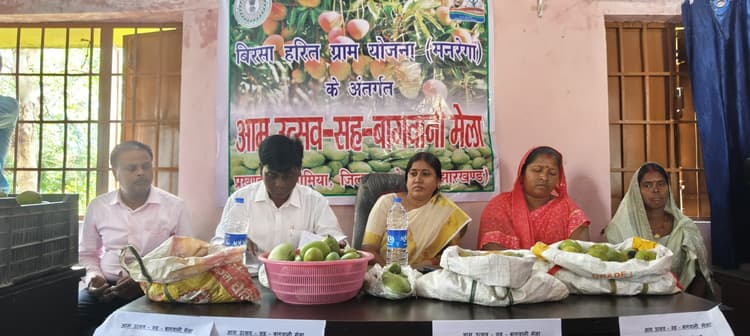 Bokaro News : आम की फसल का उचित मूल्य दिलाने की मांग