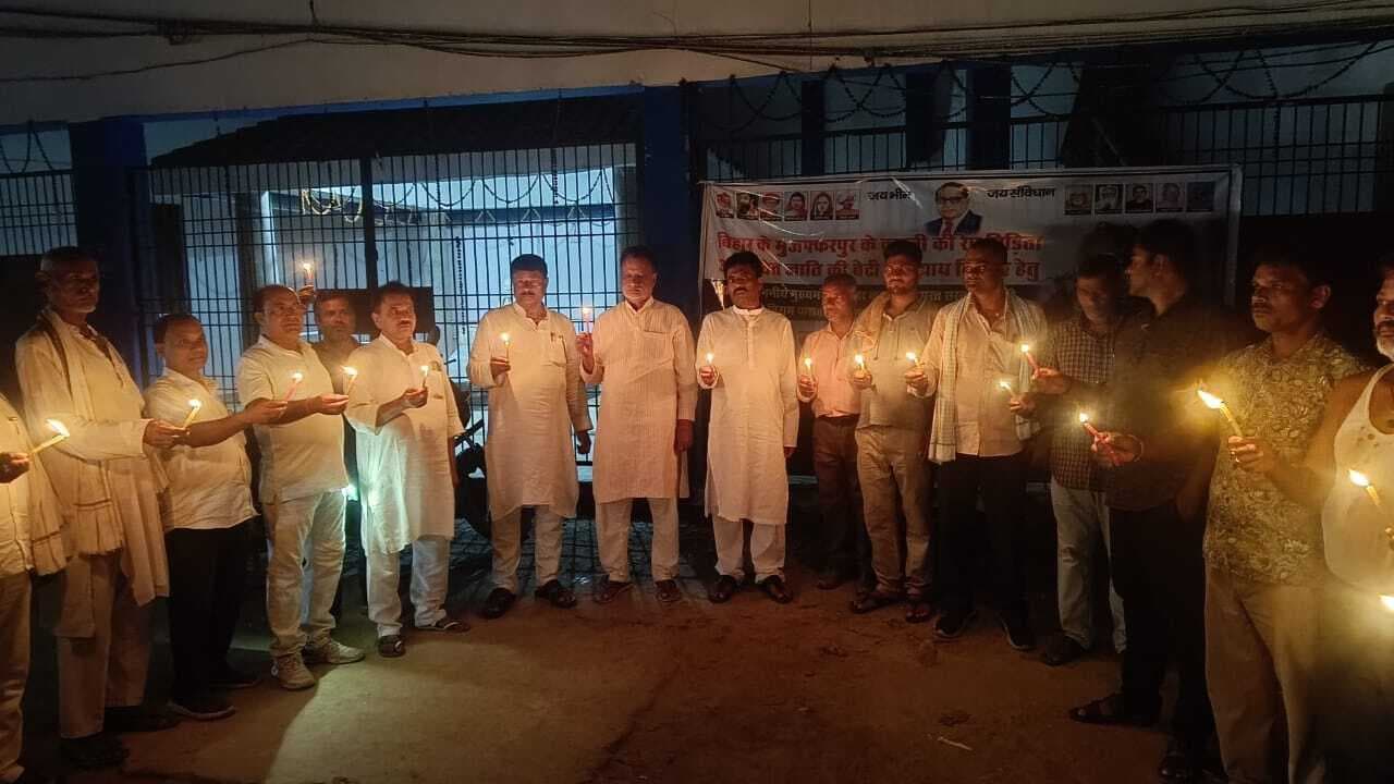 Madhubani News : दलित लड़की के साथ बलात्कार व हत्या के खिलाफ निकाला कैंडल मार्च