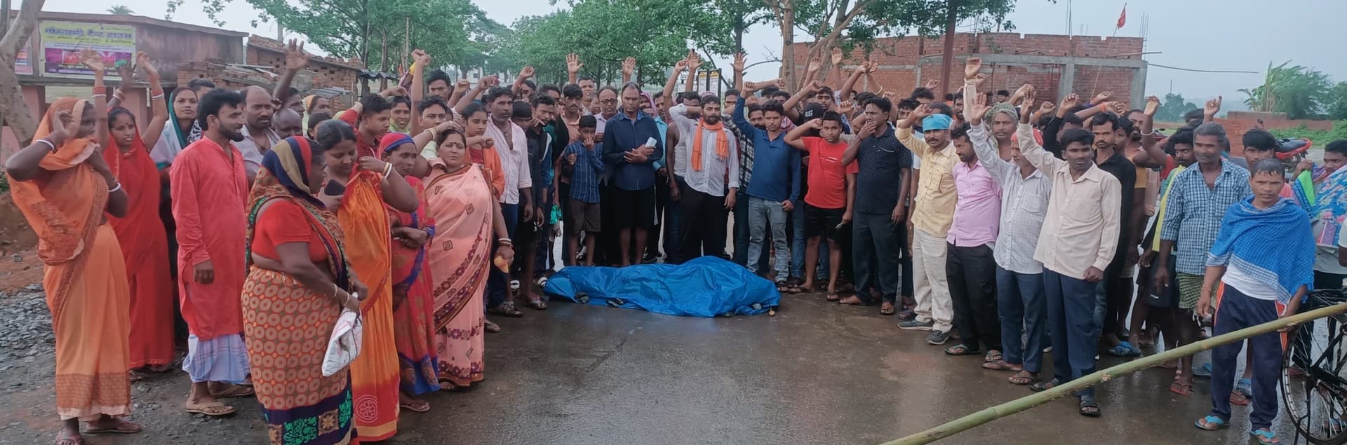 Bokaro News : ग्रामीणों ने शव के साथ कसमार में की सड़क जाम