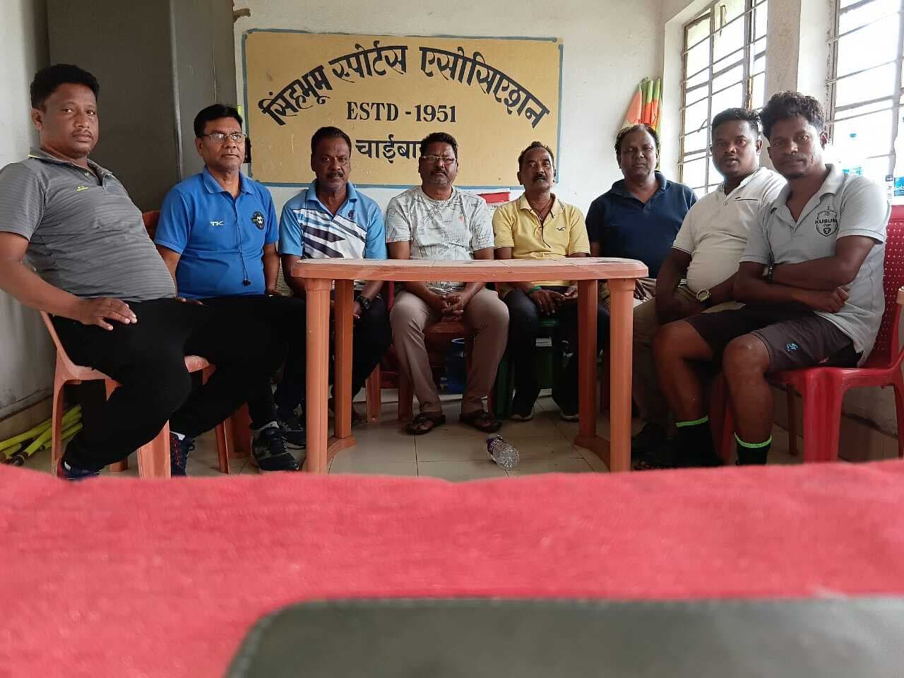 Chaibasa News : फुटबॉल लीग के लिए संचालन समिति गठित, मिथिलेश बने मुख्य संरक्षक