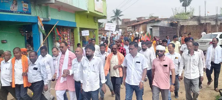 Giridih News :पीड़ित महिला को न्याय दिलाने के लिए भाजपा ने निकाला प्रतिवाद मार्च