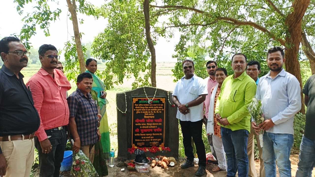 Chaibasa News : सड़क निर्माण में गुणवत्ता से कोई समझौता नहीं, रखें ध्यान : सांसद