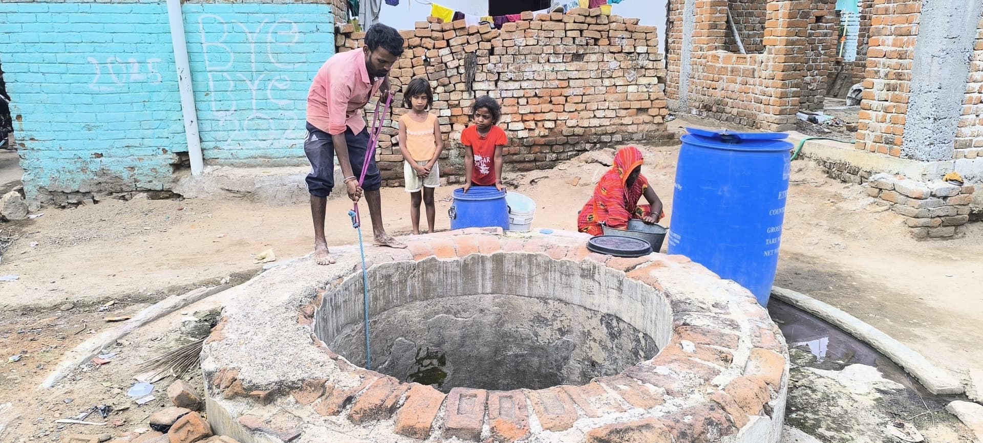 Giridih News :рдмреБрдирд┐рдпрд╛рджреА рд╕реБрд╡рд┐рдзрд╛рдУрдВ рд╕реЗ рдЬреВрдЭ рд░рд╣рд╛ рд╡рд╛рд░реНрдб рдирдВрдмрд░ 11, рдкрд╛рдиреА рдХреА рдХрд┐рд▓реНрд▓рдд