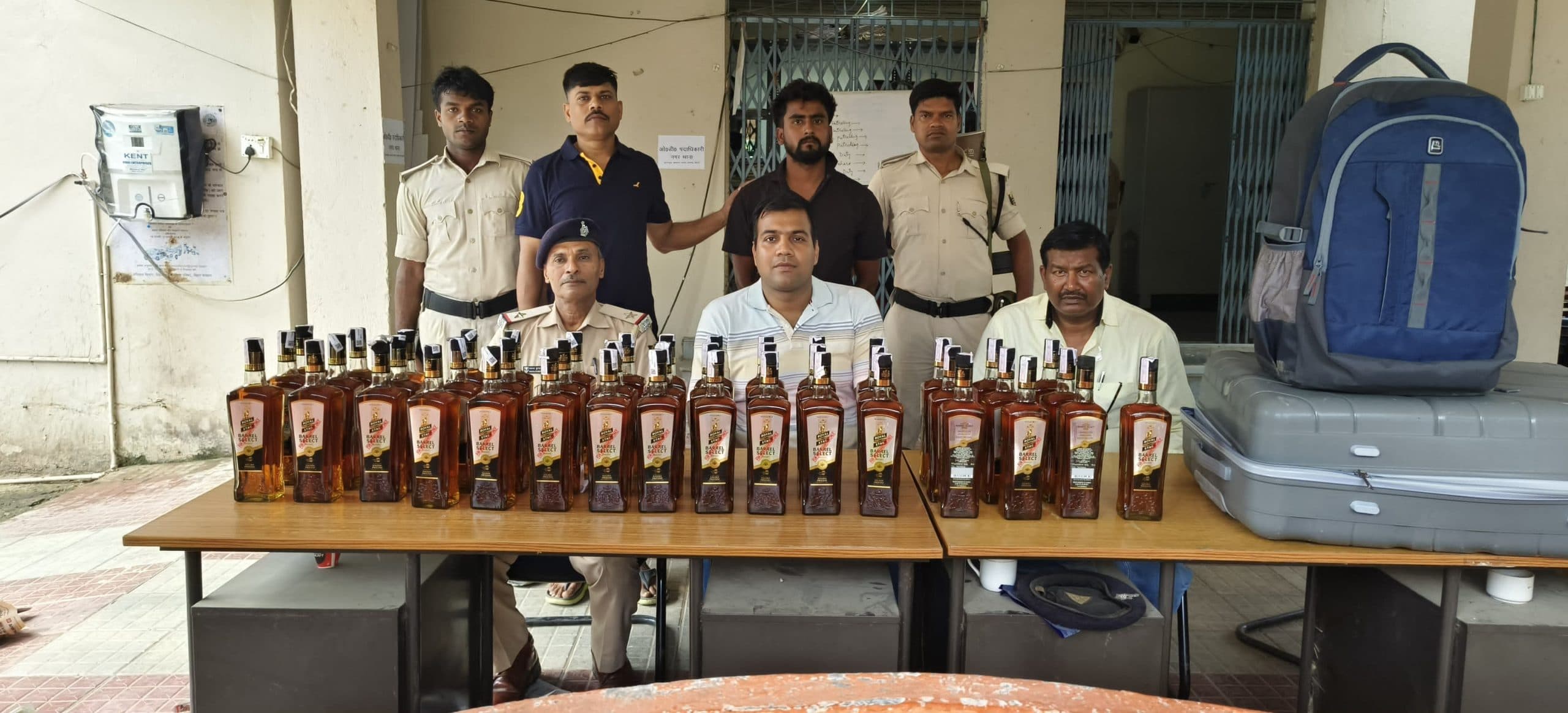 Motihari: 46 बोतल विदेशी शराब के साथ एक तस्कर गिरफ्तार