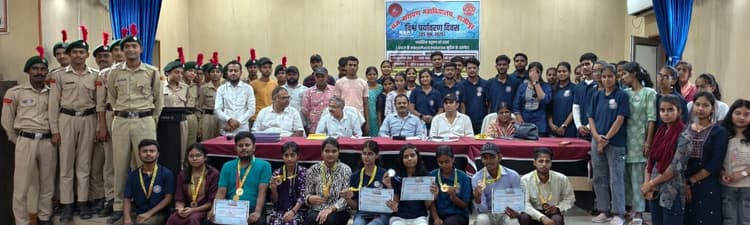 hajipur news. प्लास्टिक प्रदूषण के प्रति जागरूकता विकसित करने की जरूरत : प्राचार्य