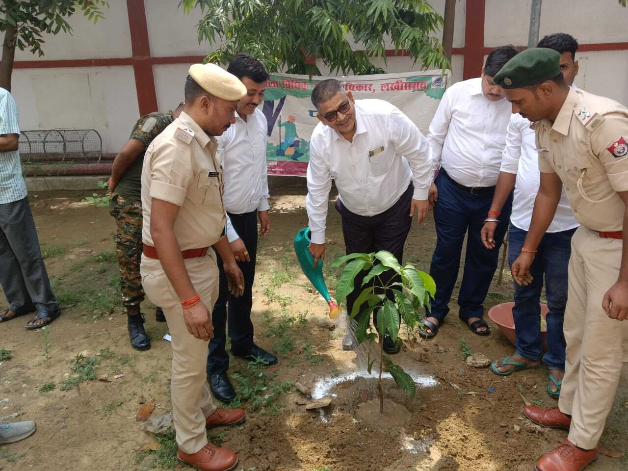 पर्यावरण संरक्षण के लिए पौधरोपण की जरूरत