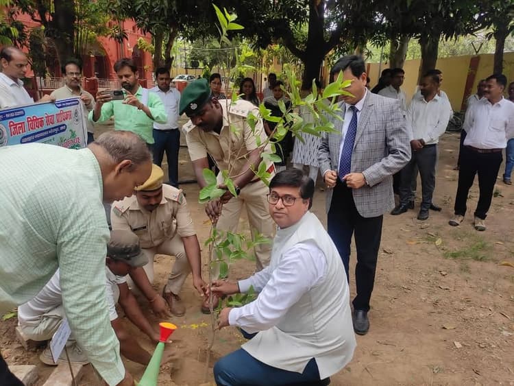 पर्यावरण के संरक्षण से ही हमारा अस्तित्व सुरक्षित : जिला जज