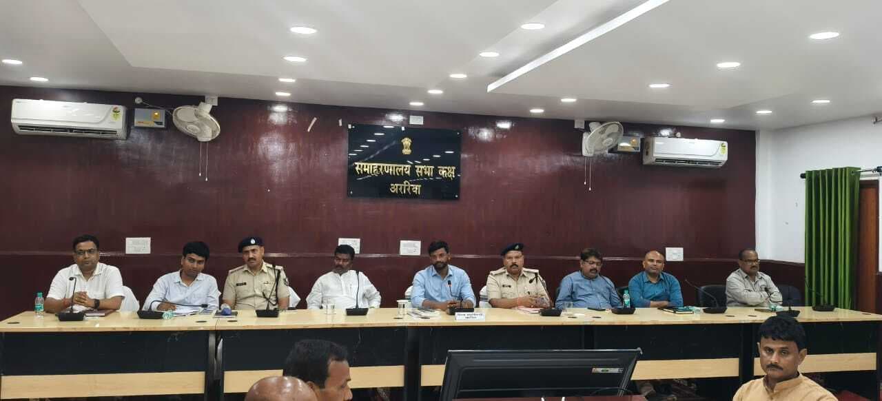 संवेदनशील स्थानों पर बरतें विशेष सतर्कता : डीएम